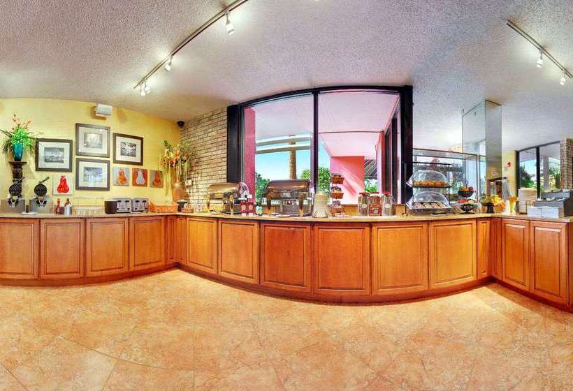 فندق Collins  Naples