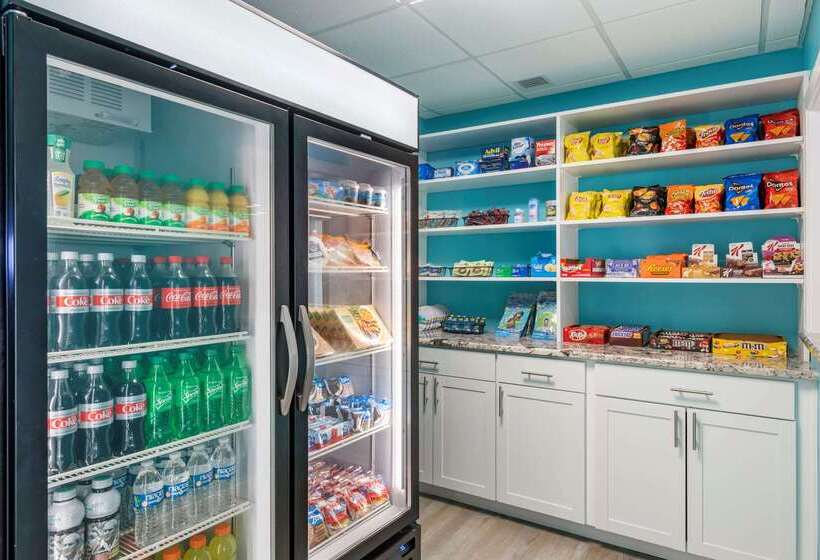 בית מלון כפרי Comfort Inn & Suites Daytona Beach Oceanfront