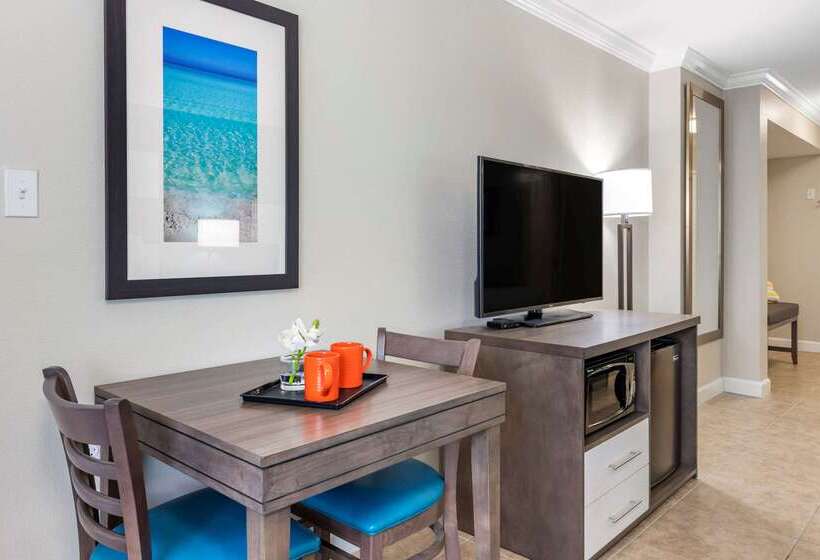 فندق Comfort Inn & Suites Daytona Beach Oceanfront