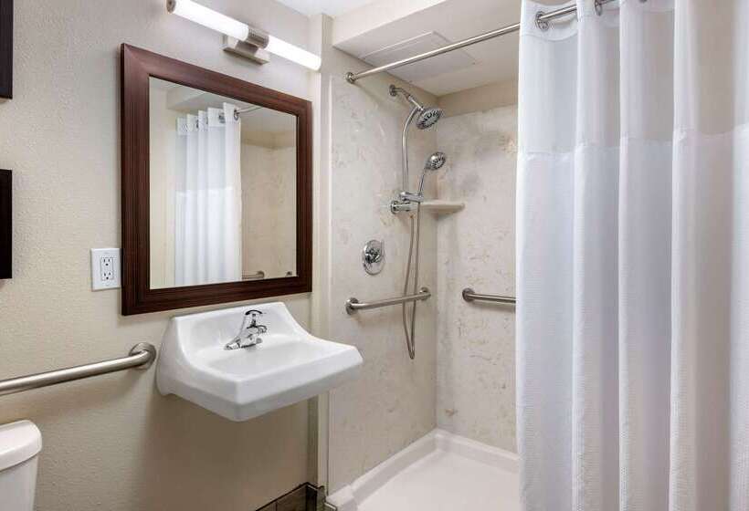 فندق Comfort Inn & Suites Daytona Beach Oceanfront
