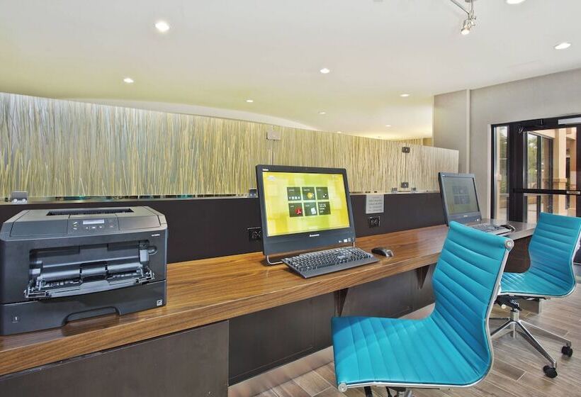 فندق Courtyard By Marriott Gulfport Beachfront