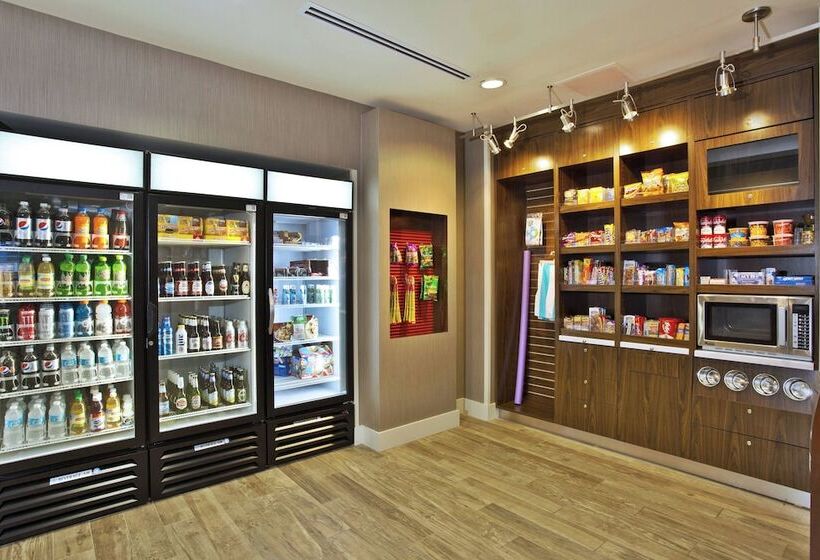 فندق Courtyard By Marriott Gulfport Beachfront