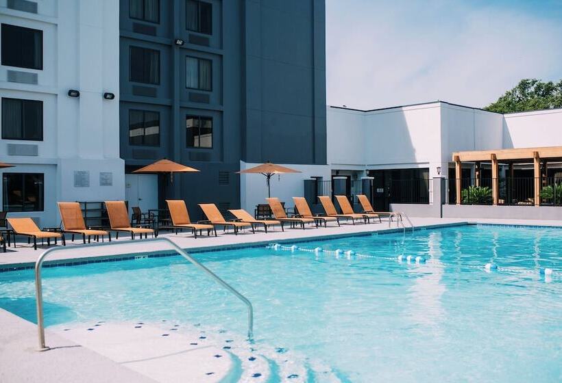 فندق Courtyard By Marriott Gulfport Beachfront