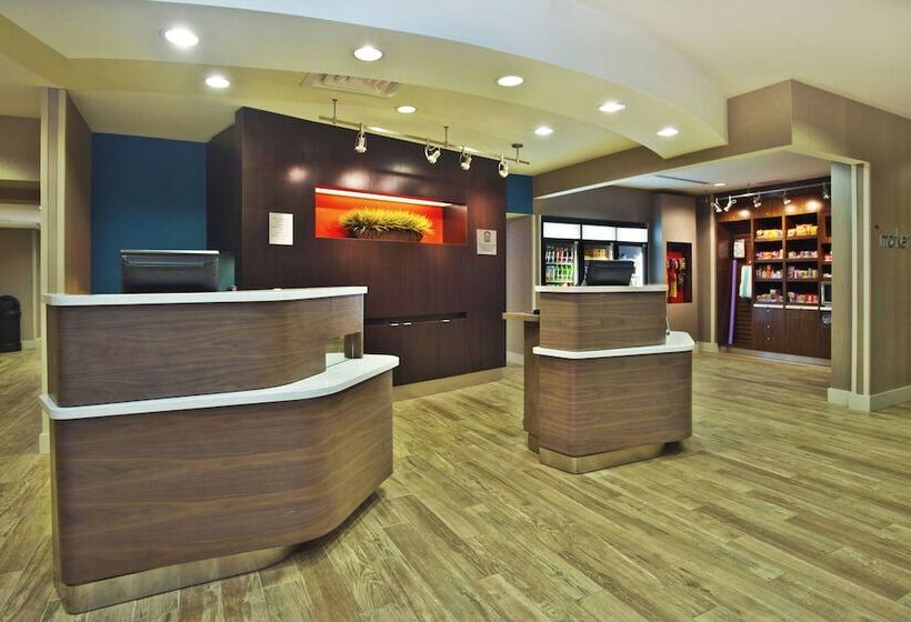 فندق Courtyard By Marriott Gulfport Beachfront