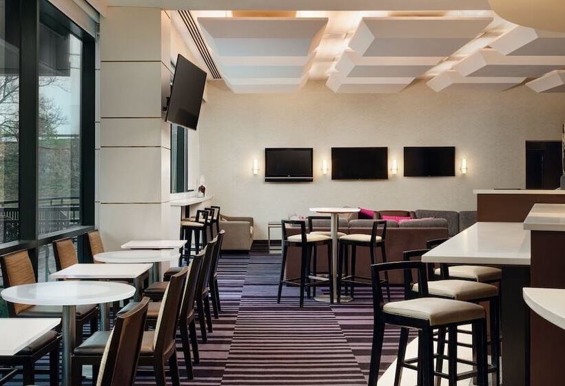 Отель Courtyard By Marriott New York Jfk Airport