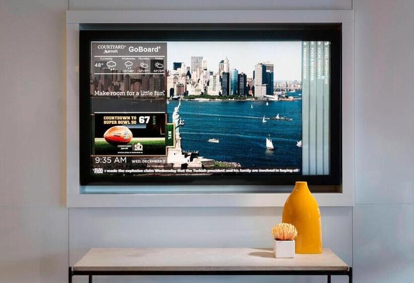 Отель Courtyard By Marriott New York Jfk Airport