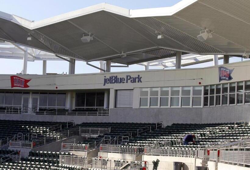 호텔 Doubletree By Hilton Fort Myers At Bell Tower Shops