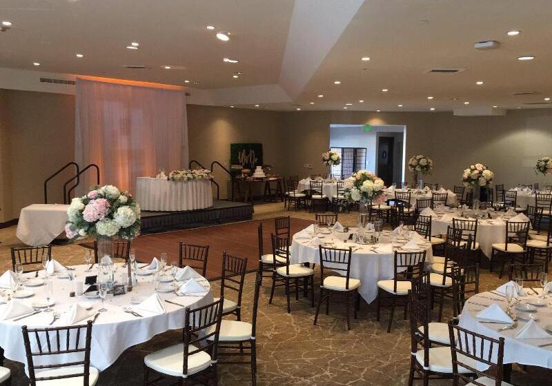 Crowne Plaza Hotel Los Angeles Harbor, An Ihg