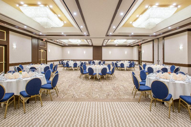 Crowne Plaza Hotel Los Angeles Harbor, An Ihg