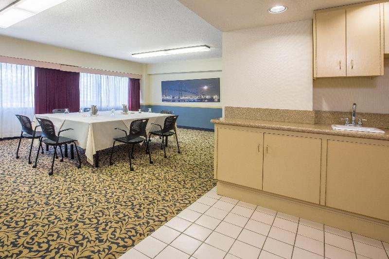 Crowne Plaza Hotel Los Angeles Harbor, An Ihg