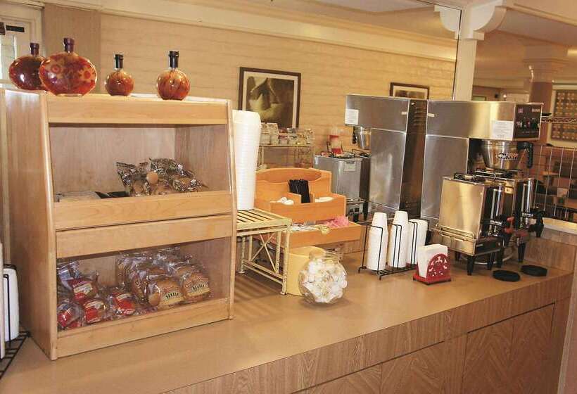 בית מלון כפרי Econo Lodge Augusta North   Washington Road