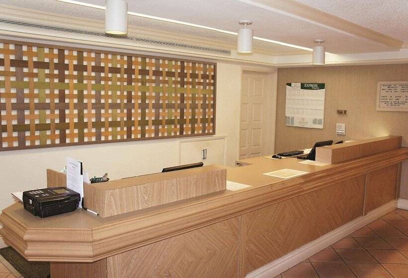 בית מלון כפרי Econo Lodge Augusta North   Washington Road