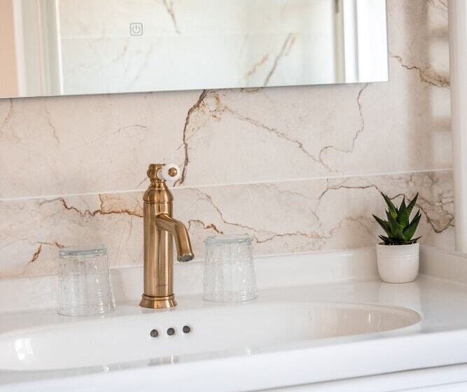 هتل Demeures & Châteaux   Hôtel De La Porte Saint Malo