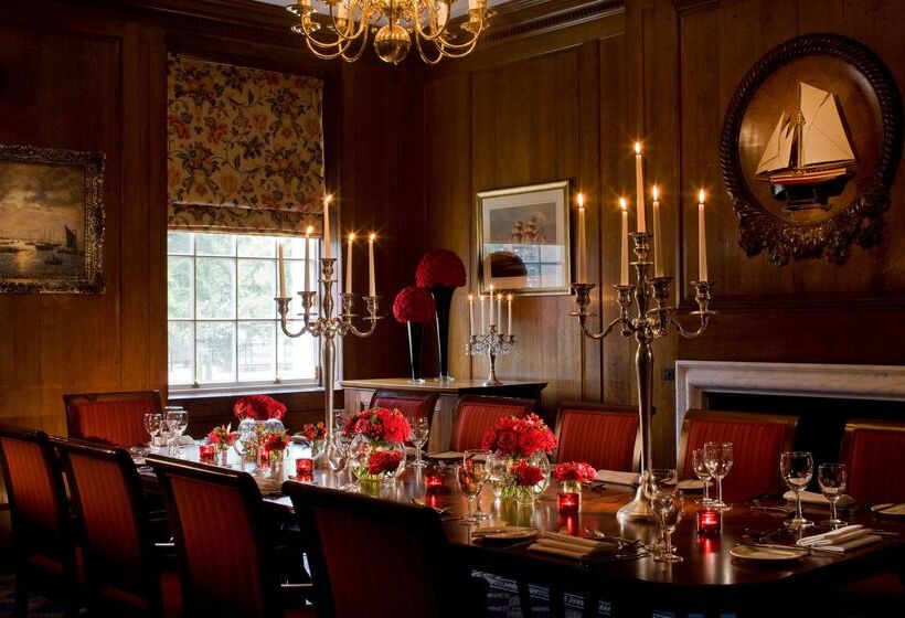 Отель De Vere Devonport House