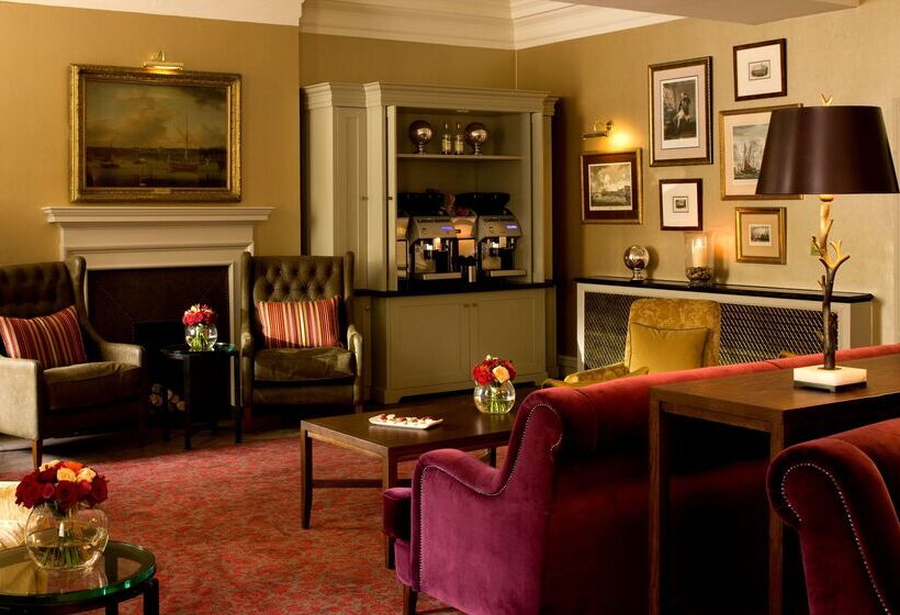 Отель De Vere Devonport House