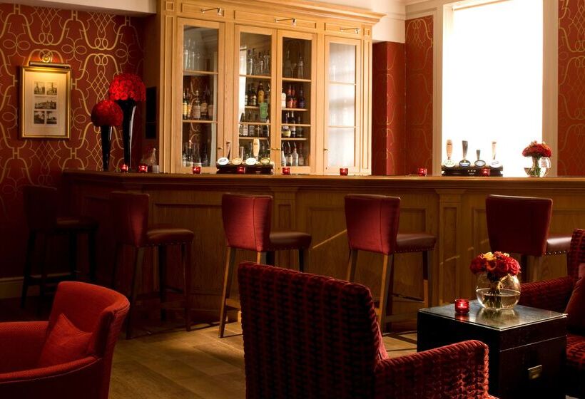 Отель De Vere Devonport House