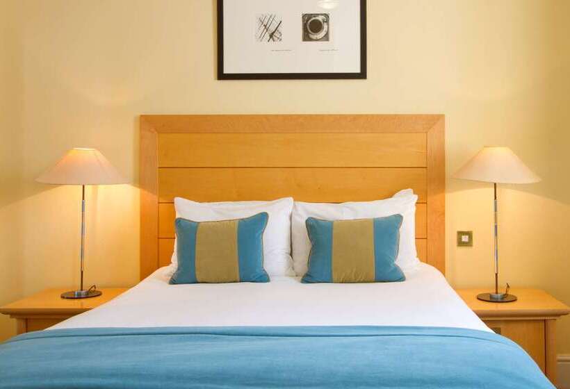 Отель De Vere Devonport House