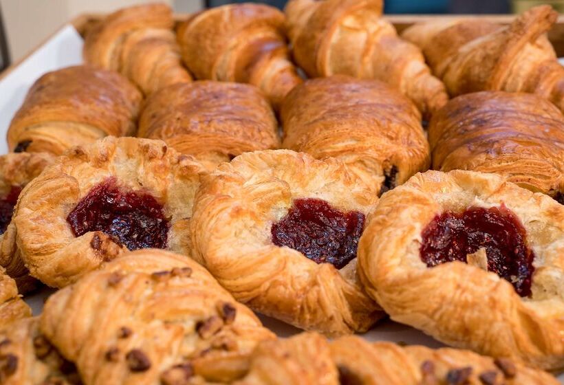 Отель De Vere Devonport House