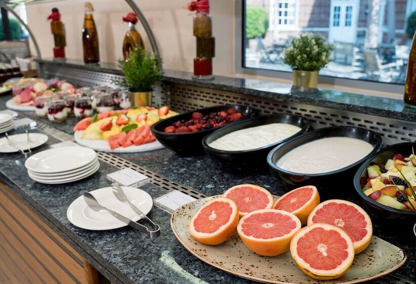 Отель De Vere Devonport House