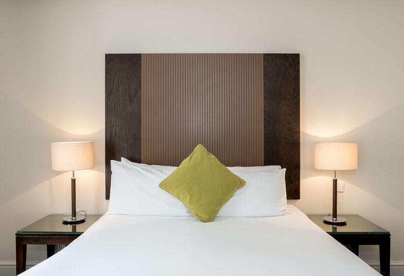 Отель De Vere Devonport House