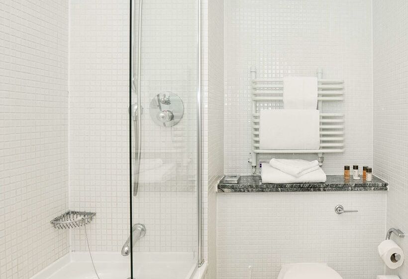 Отель De Vere Devonport House