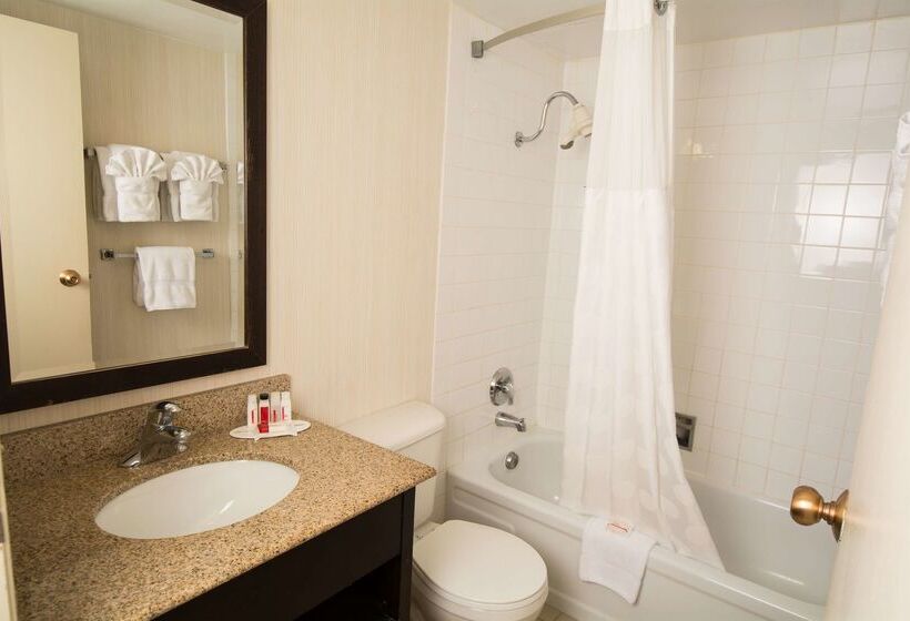 בית מלון כפרי Edmonton Inn And Conference Centre