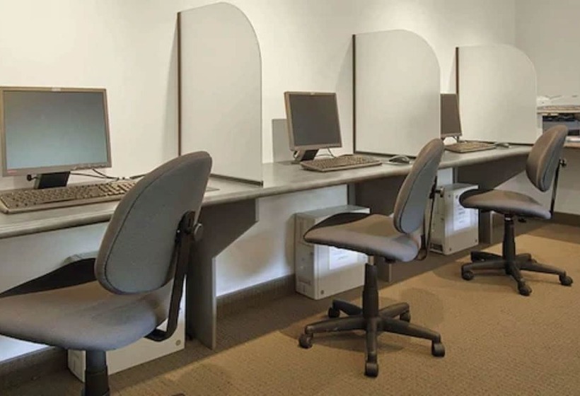 בית מלון כפרי Edmonton Inn And Conference Centre