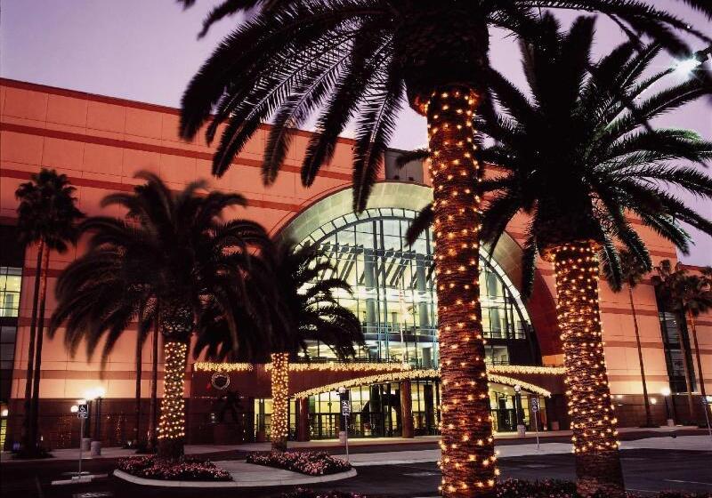 בית מלון כפרי Embassy Suites By Hilton Anaheim South