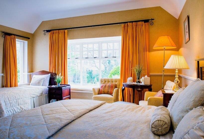 هتل Fuchsia House