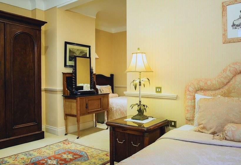 هتل Fuchsia House