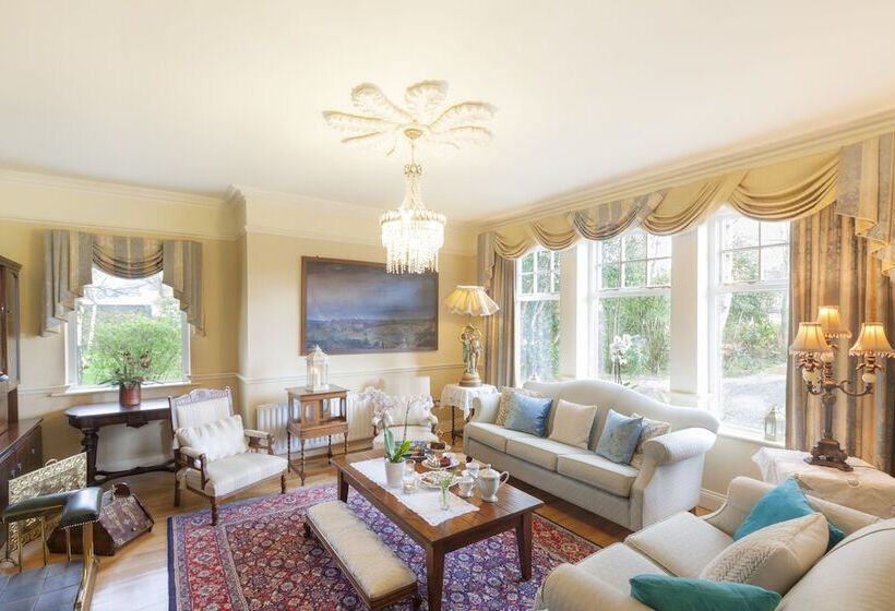 هتل Fuchsia House