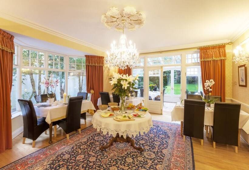 هتل Fuchsia House