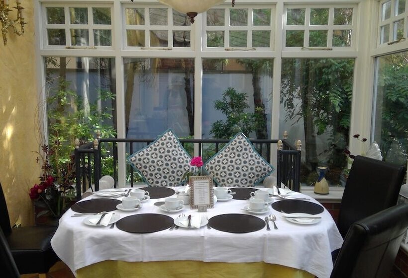 هتل Fuchsia House