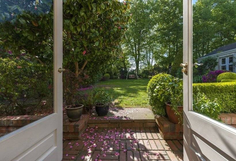 هتل Fuchsia House