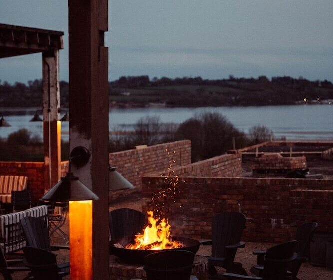 فندق Glasson Lakehouse