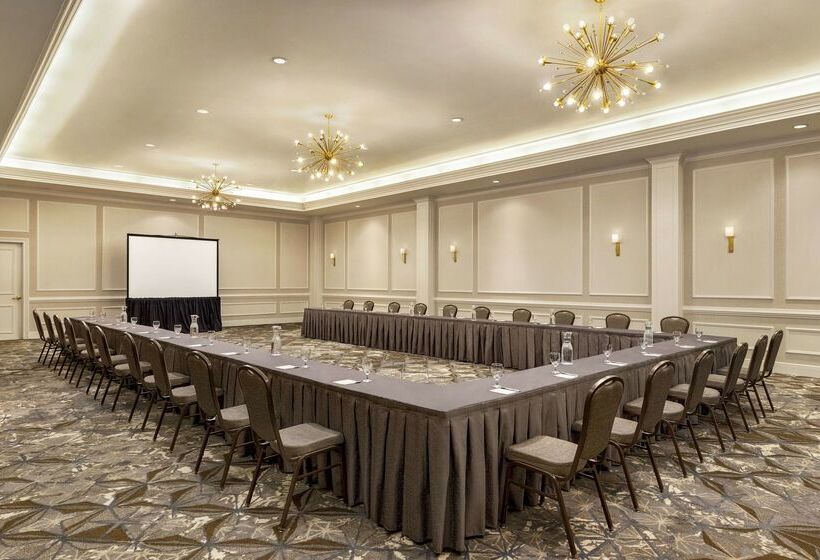 هتل Hampton Inn & Suites New Orleansconvention Center