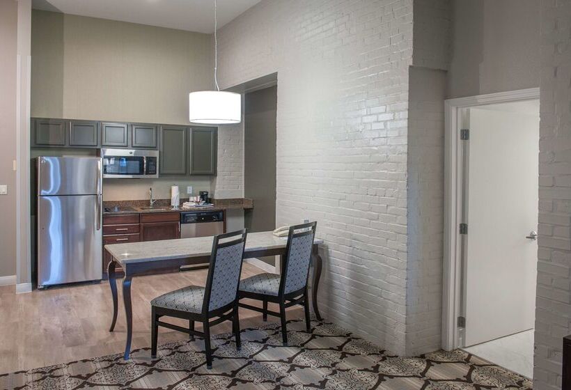 هتل Hampton Inn & Suites New Orleansconvention Center