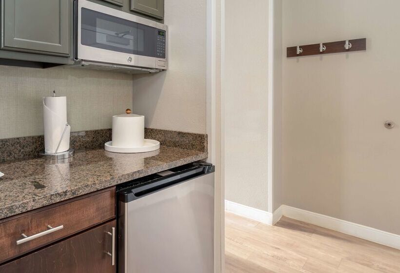 هتل Hampton Inn & Suites New Orleansconvention Center