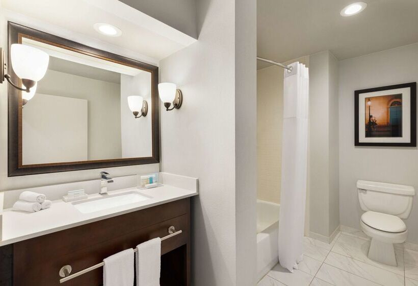 هتل Hampton Inn & Suites New Orleansconvention Center