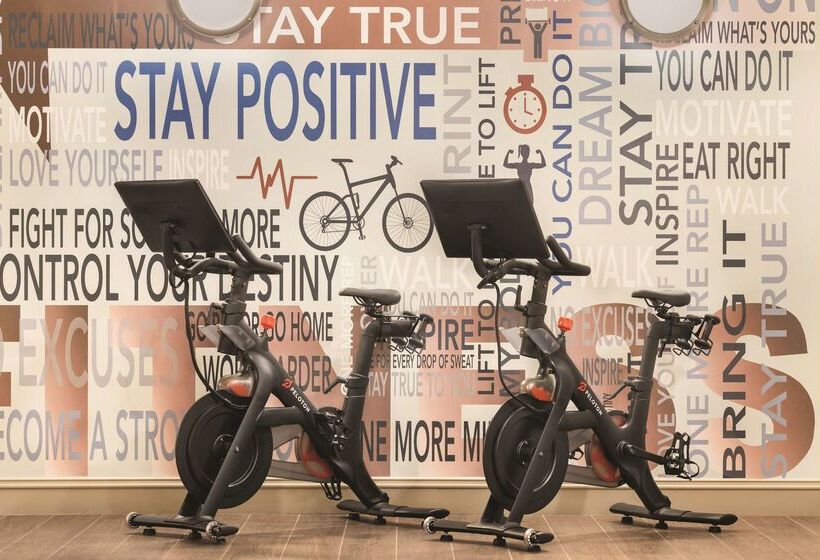 هتل Hampton Inn & Suites New Orleansconvention Center