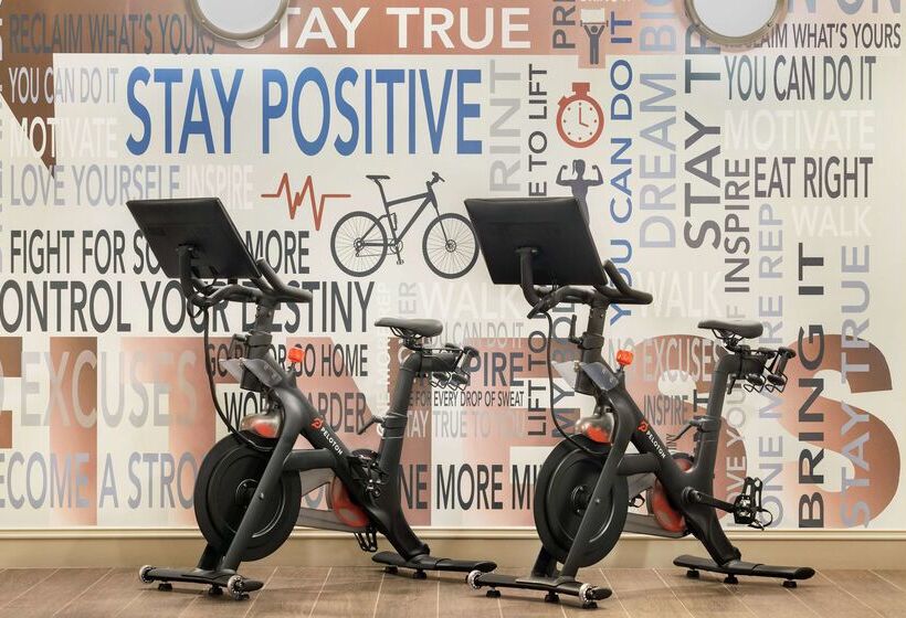 هتل Hampton Inn & Suites New Orleansconvention Center