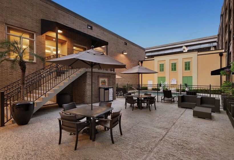 هتل Hampton Inn & Suites New Orleansconvention Center