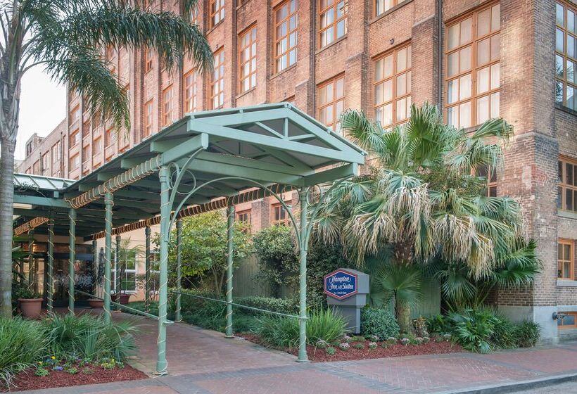 هتل Hampton Inn & Suites New Orleansconvention Center