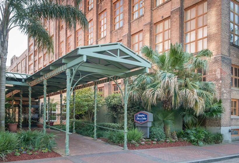 هتل Hampton Inn & Suites New Orleansconvention Center