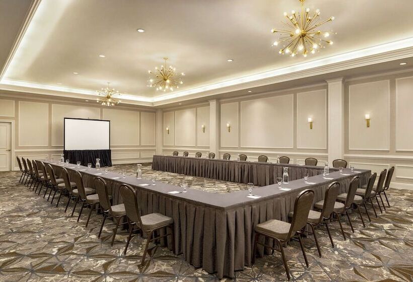 هتل Hampton Inn & Suites New Orleansconvention Center