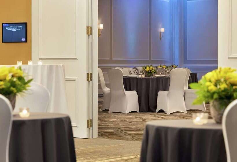 هتل Hampton Inn & Suites New Orleansconvention Center