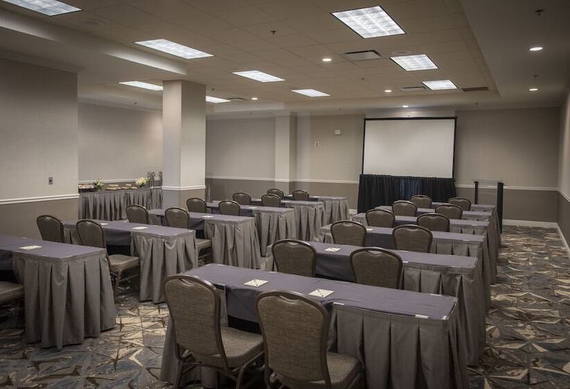 هتل Hampton Inn & Suites New Orleansconvention Center