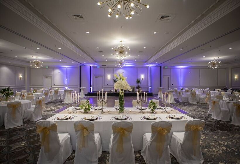 هتل Hampton Inn & Suites New Orleansconvention Center