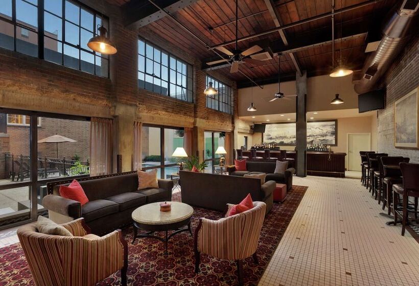 هتل Hampton Inn & Suites New Orleansconvention Center