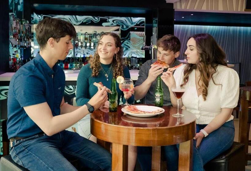 בית מלון כפרי Hillgrove Guesthouse